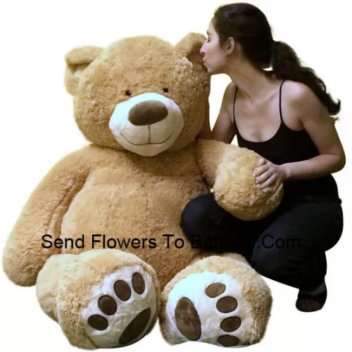 Ein riesiger 4 Fuß (48 Zoll) großer brauner Teddybär